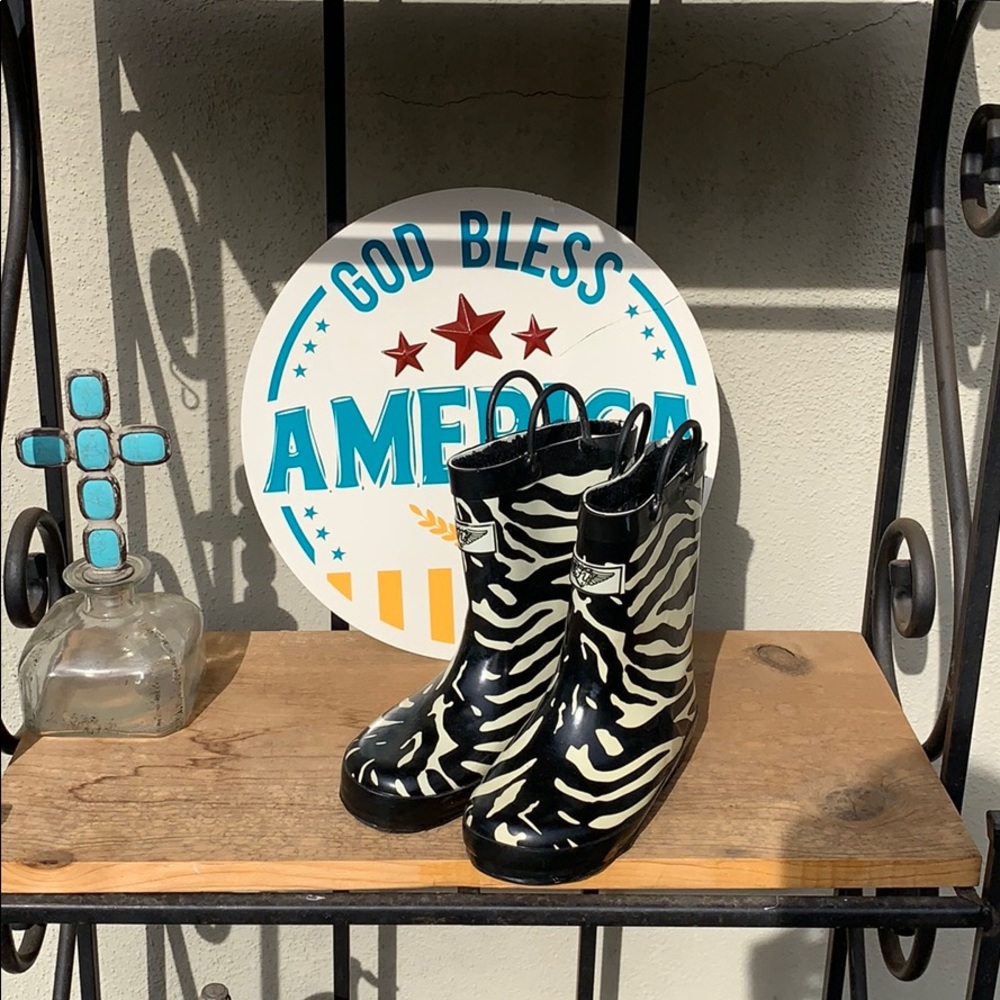 Girls zebra rain boots size 13